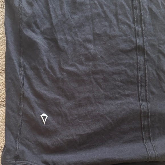 Girls IVIVVA by Lululemon Black Tank Top and shorts size 10 with Gold Pattern - Picture 4 of 5